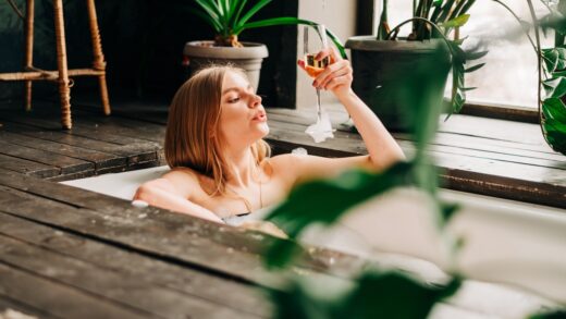 Małe Spa w Domu: Projekt Sauny i Jacuzzi w Łazience lub Ogrodzie